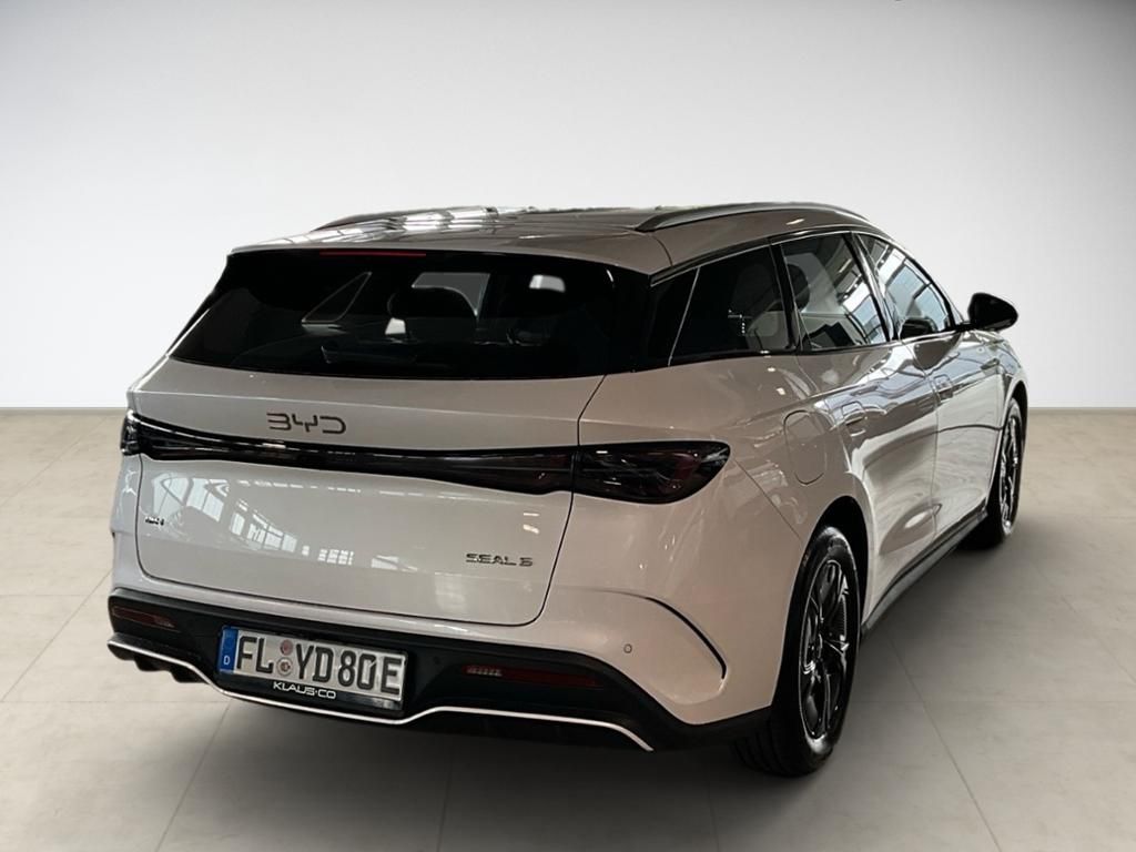 BYD SEAL 6