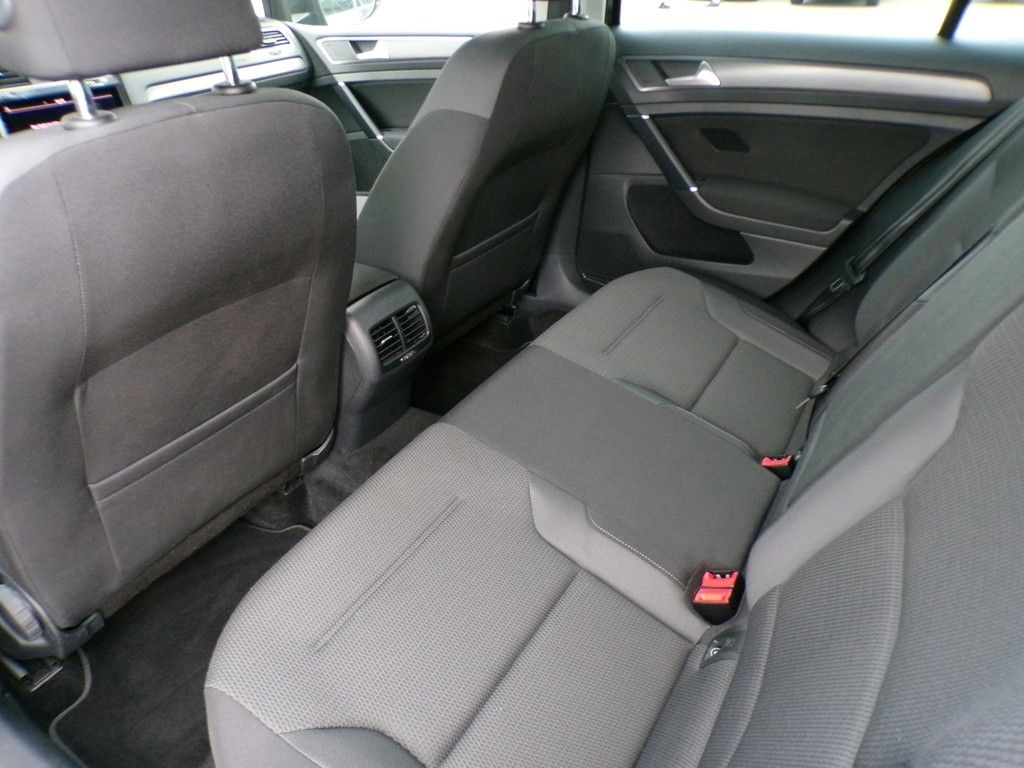 Fahrzeugabbildung Volkswagen Golf VII e-Golf *CCS Ladedose*ACC*Active Info Di