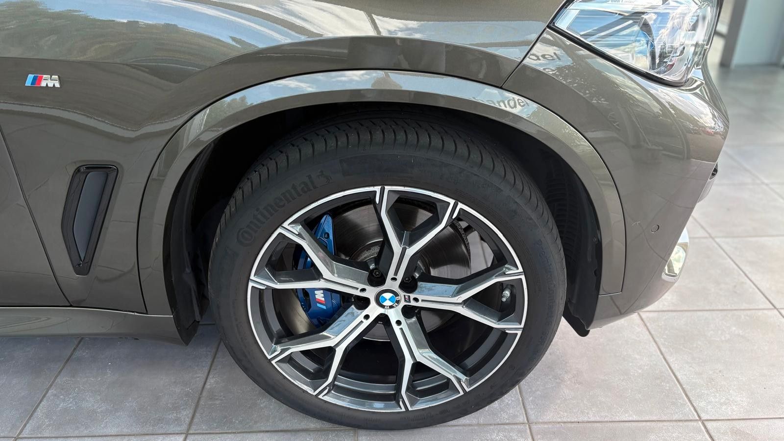 Fahrzeugabbildung BMW X5 xDrive 30 d M SPORT,LASER,SKY-L,AHK,HUD,H&K