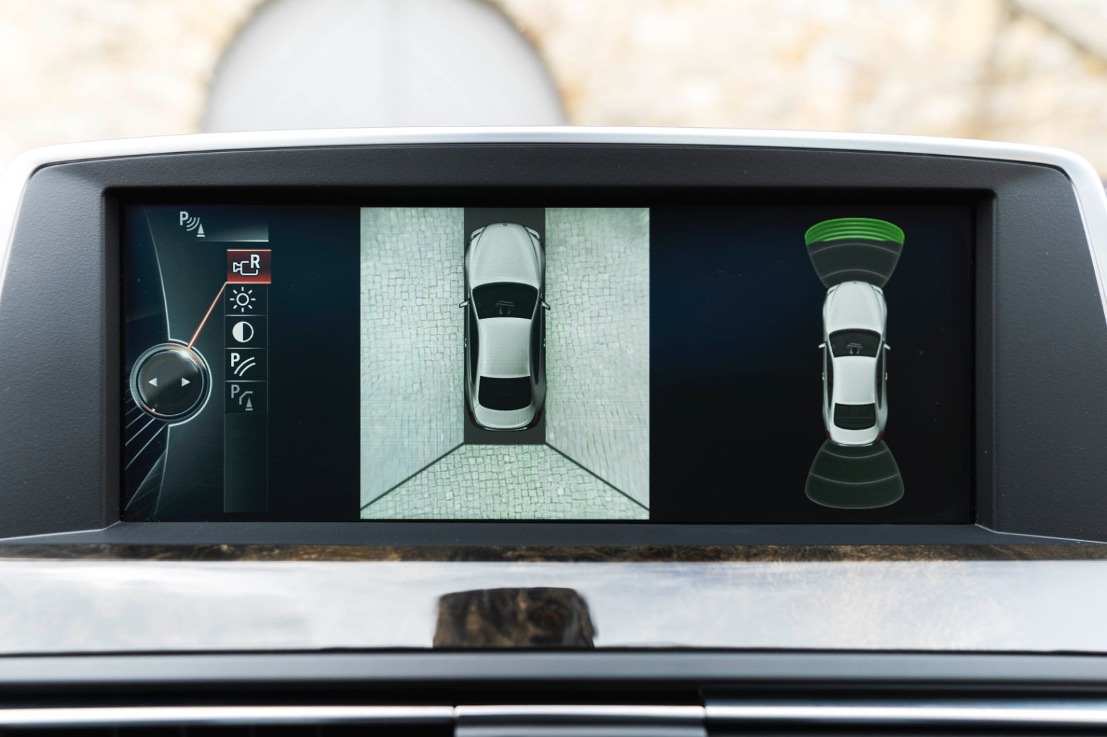 Fahrzeugabbildung BMW 650i xDrive Coupé M-SPORTPAKET HUD H&K LED KAM