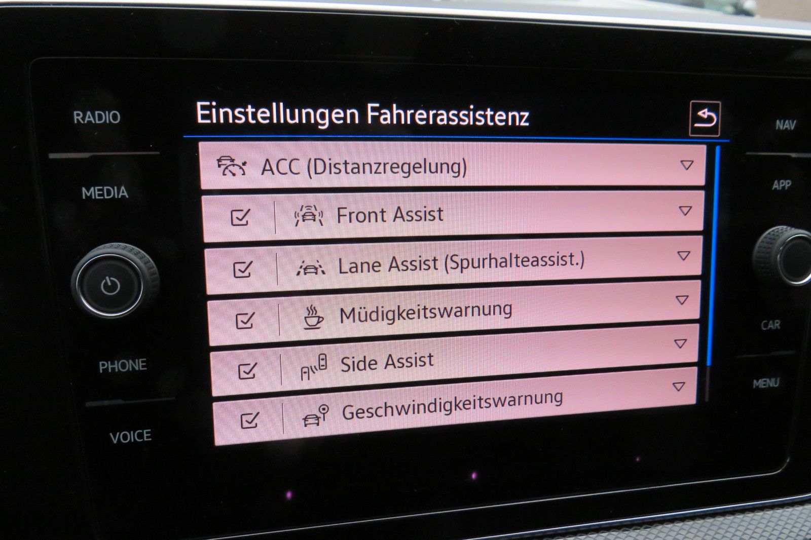 Fahrzeugabbildung Volkswagen T-CROSS DSG GOAL AHK PDC NAVI ASSISTENT-PA. 1.HD
