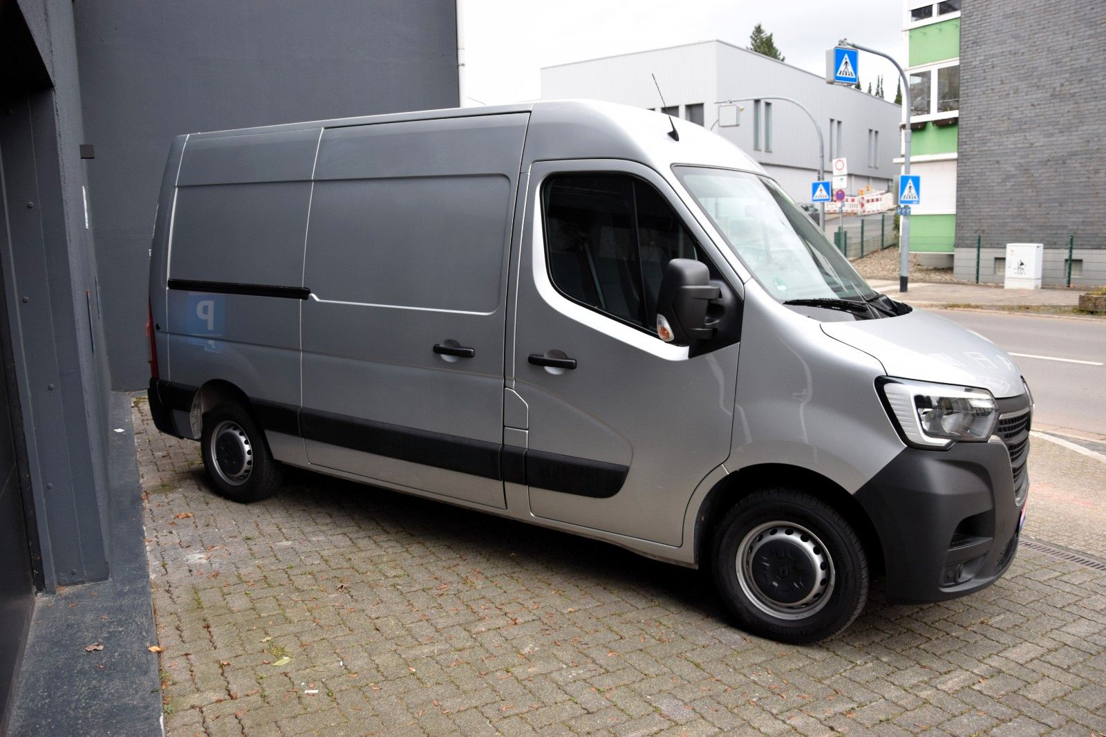 Fahrzeugabbildung Renault Master III Kasten L2H2 Klima PDC LED 3,5t