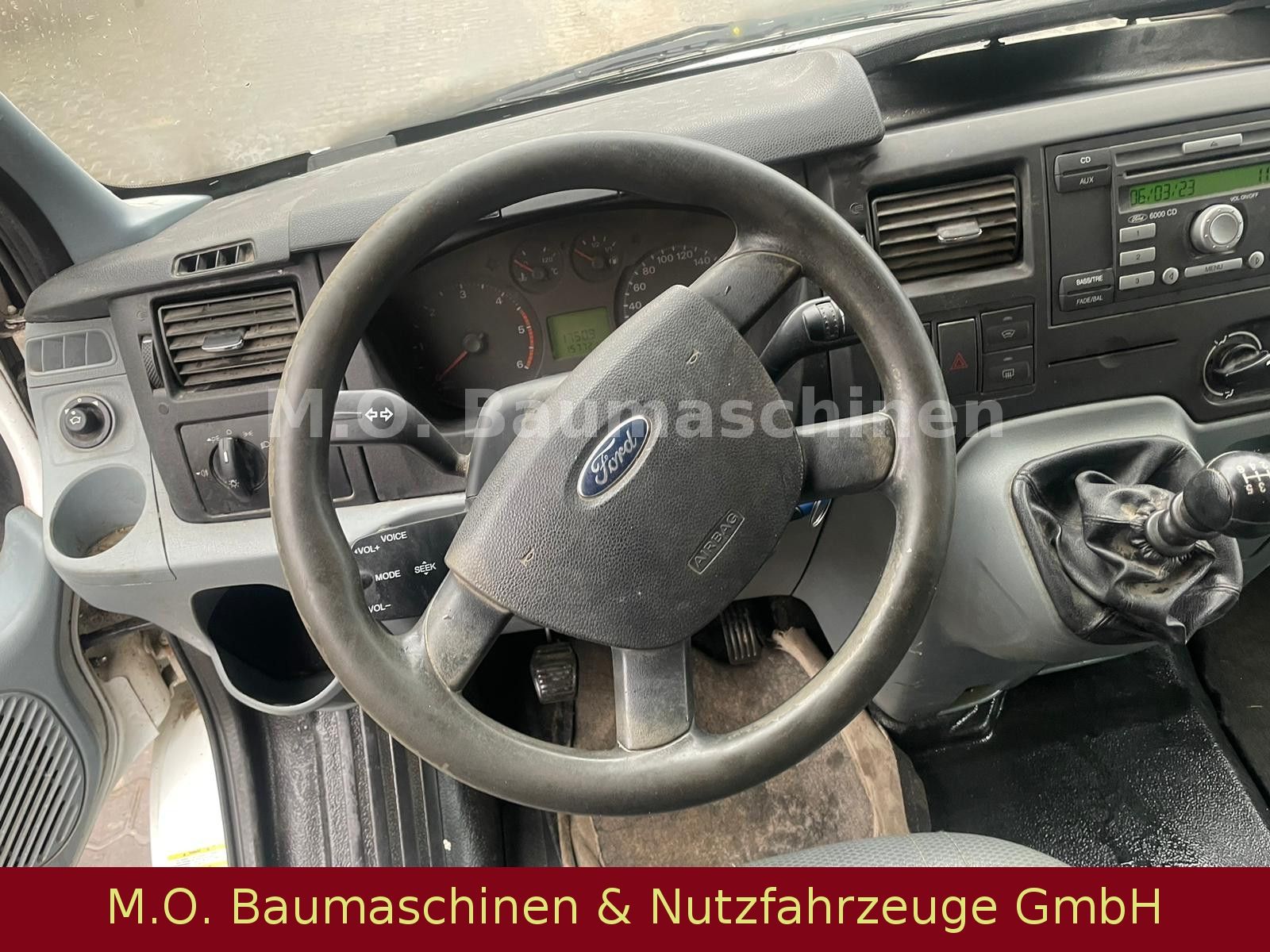 Fahrzeugabbildung Ford Transit 115T300 / 9 Sitzer