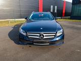 Mercedes-Benz E 220d T AVANTGARDE Autom. AVANTGARDE - Mercedes-Benz E 220: Avantgarde
