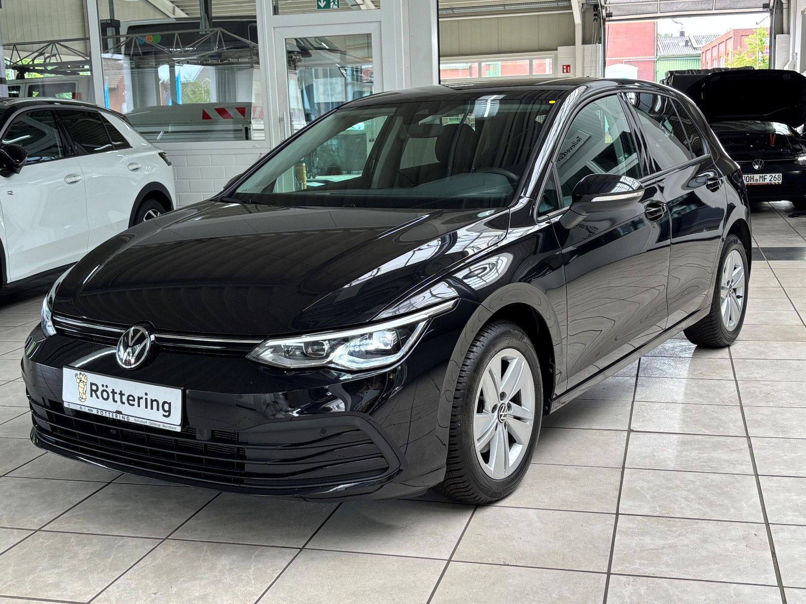 Fahrzeugabbildung Volkswagen Golf VIII Life + LED+NAVI+SHZ+LHZ+GJR