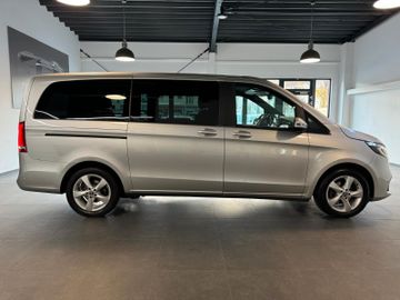 Mercedes V 220 - 4