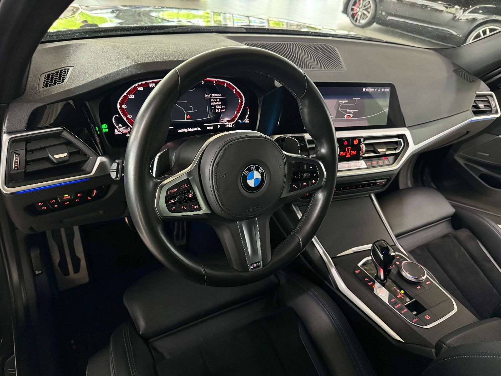 Fahrzeugabbildung BMW 330d xD M Sport Kamera H/K DAB Stop&Go Alarm AHK