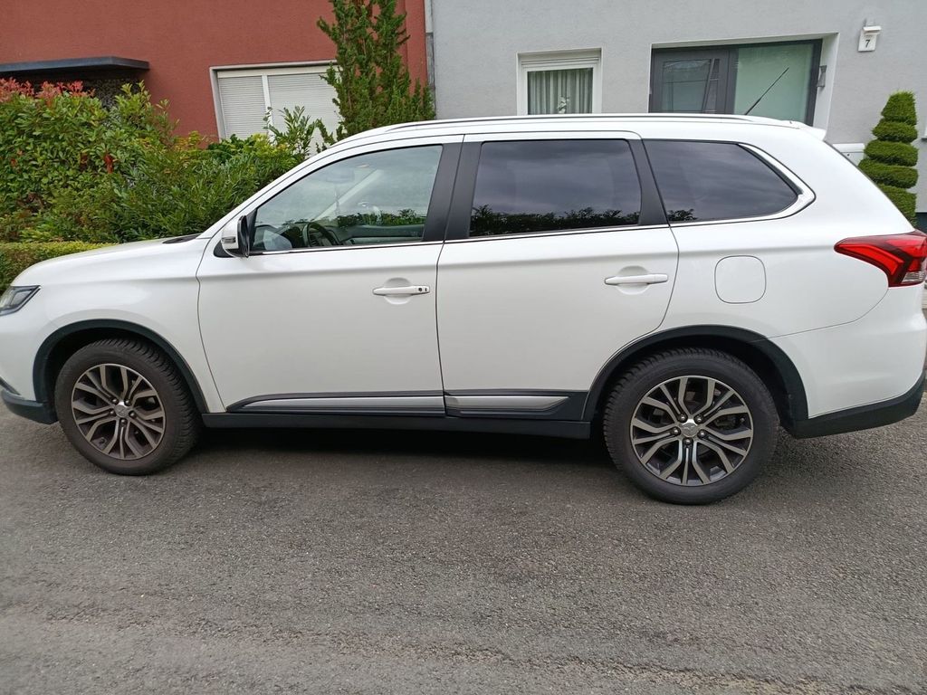 Image of Mitsubishi Outlander