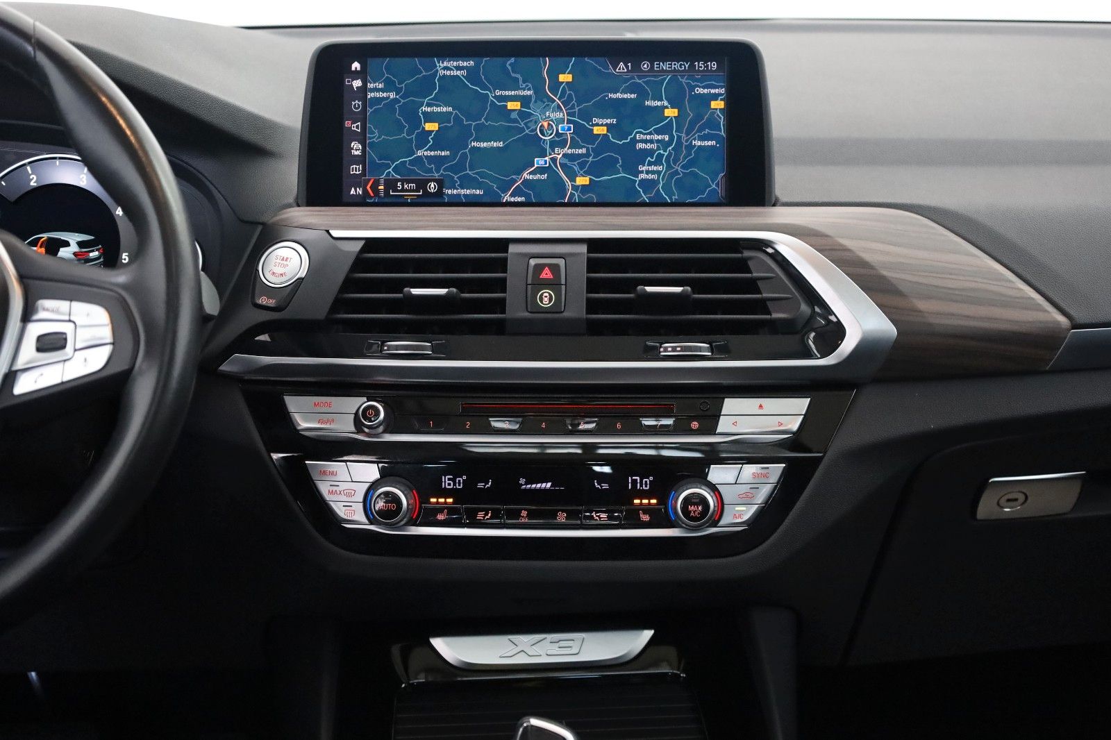 Fahrzeugabbildung BMW X3 xDrive 20d Advantage,Leder,Navi,HUD,PanoD,AHK