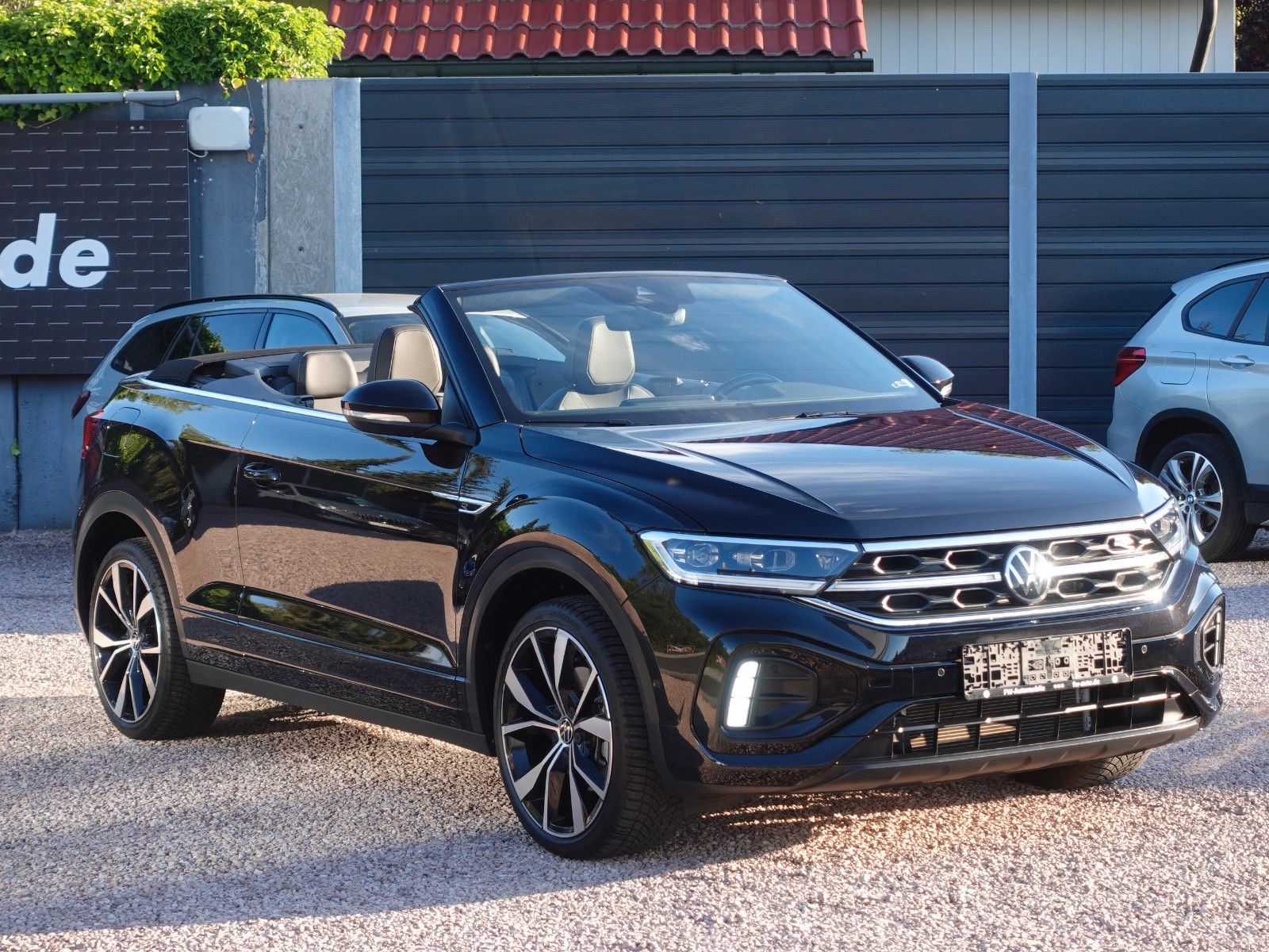 Fahrzeugabbildung Volkswagen T-Roc Cabriolet 1.5 TSI DSG R-Line AHK/Matrix/