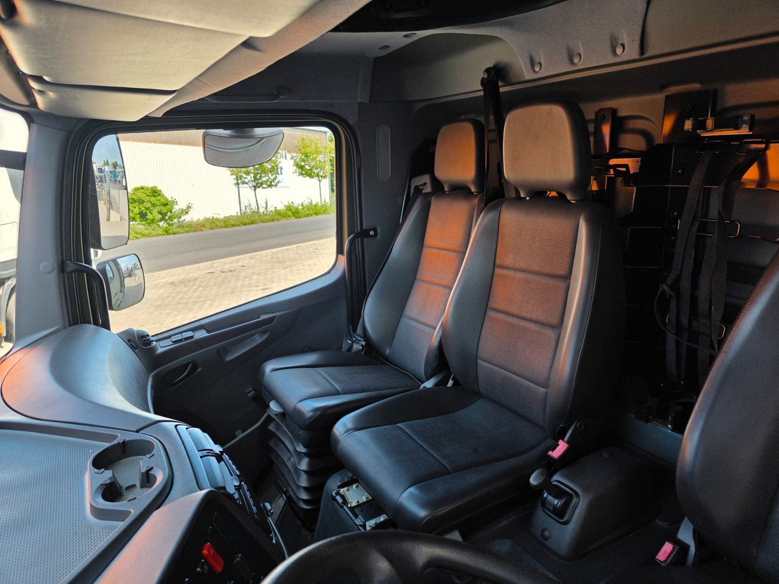 Fahrzeugabbildung Mercedes-Benz Atego 1018 A 4x4 Pritsche Plane mehrfach vorh.