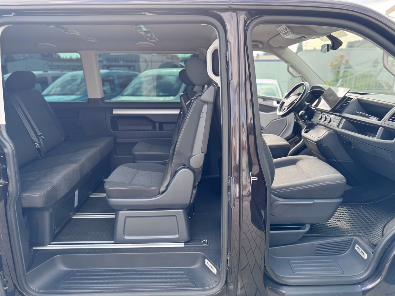 VOLKSWAGEN T6 MULTIVAN 2.0 TDI 150ch - LED - 7 Places - ATTELAGE - VOLANT EN CUIR