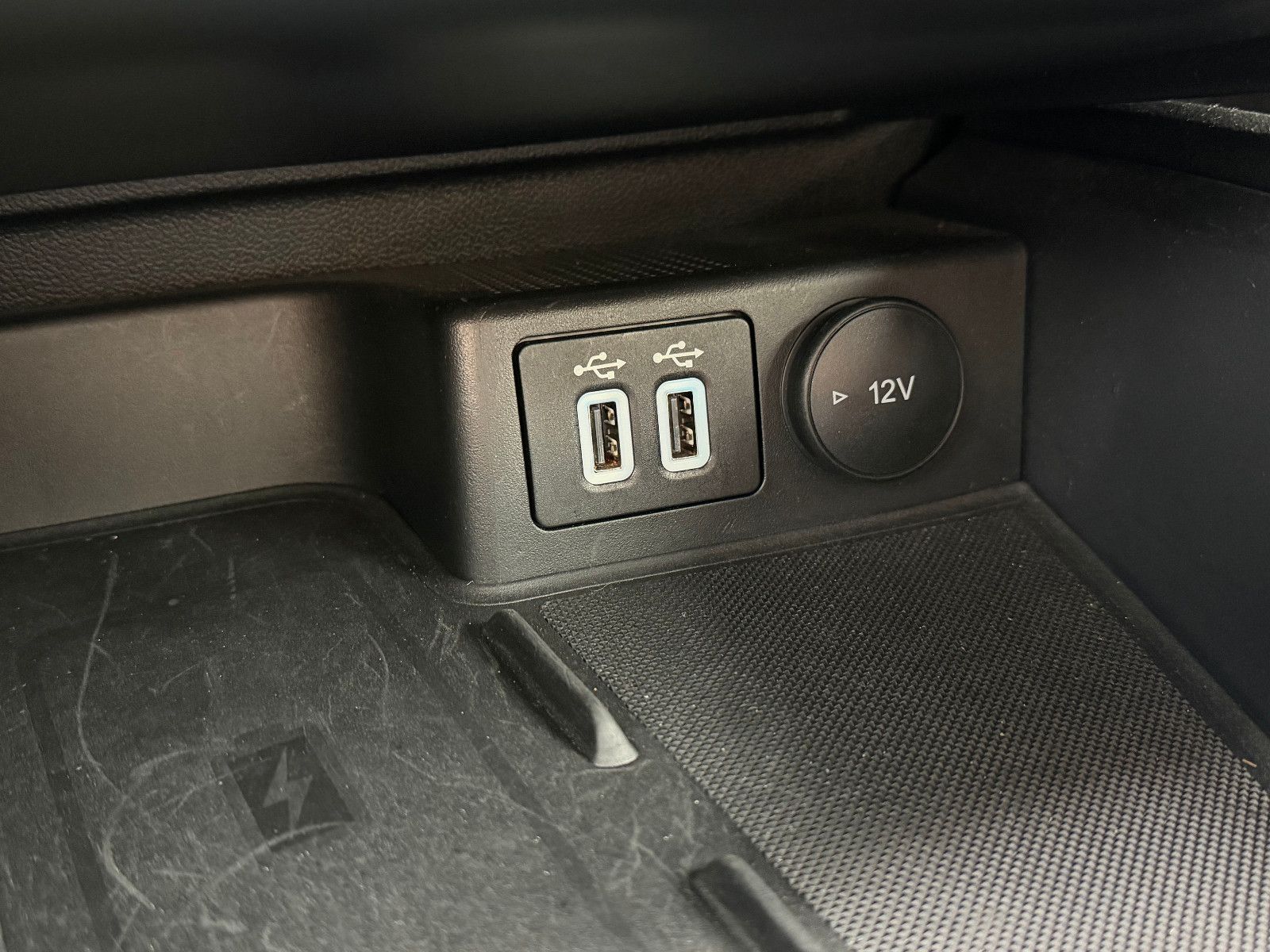 Fahrzeugabbildung Ford Focus Turnier Cool & Connect/NAVI/CAR-PLAY/KAMER