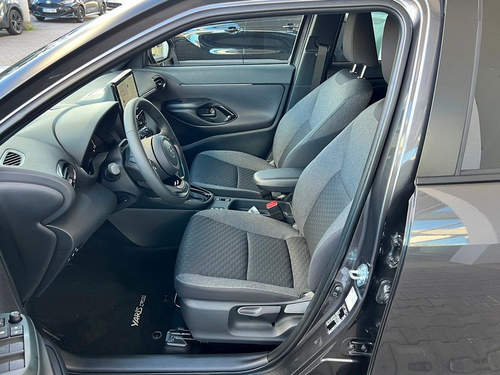 Fahrzeugabbildung Toyota Yaris Cross 1.5 E FWD Teamplayer KlimaA,LED,Navi