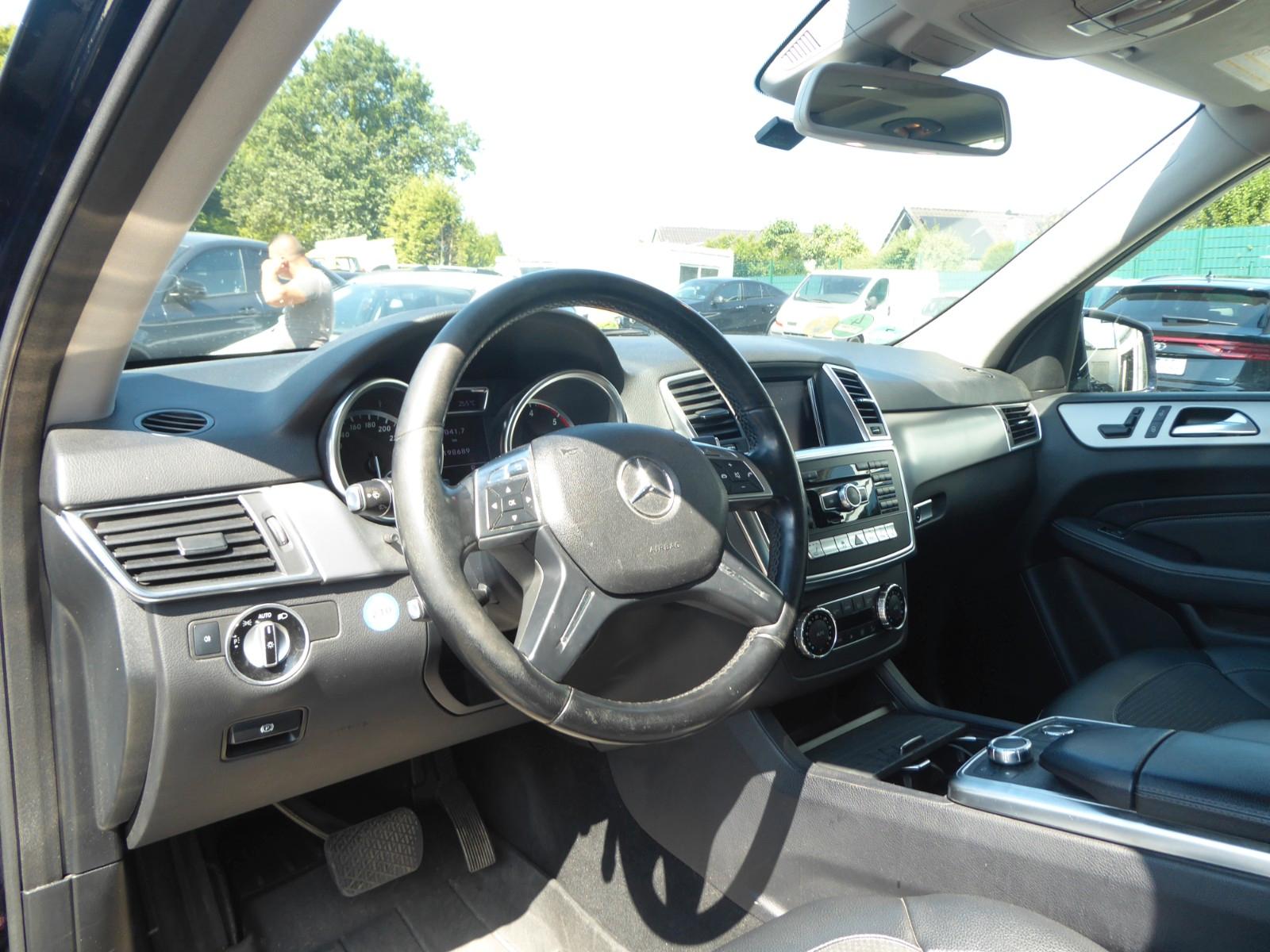 Mercedes-Benz ML 350 CDI BlueTec 4Matic Navi Pano Luftfahrwerk