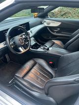 Mercedes-Benz E 300 Autom. - - Mercedes-Benz E 300 mit Benzin-Antrieb: Cabrio