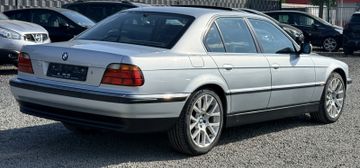 BMW 728 - 9