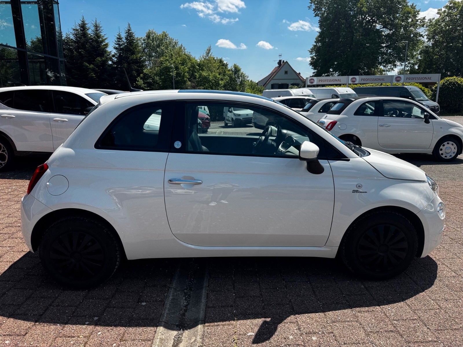 Fahrzeugabbildung Fiat 500 1.0 Launch Edition Glasdach Carplay Klima