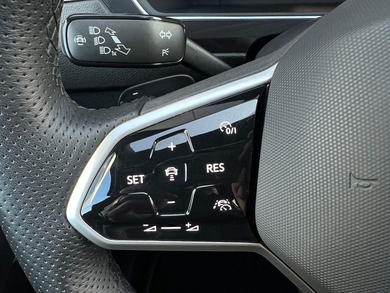 Fahrzeugabbildung Volkswagen Tiguan Allspace R-Line 2.0 TDI DSG 4MOTION *AHK,