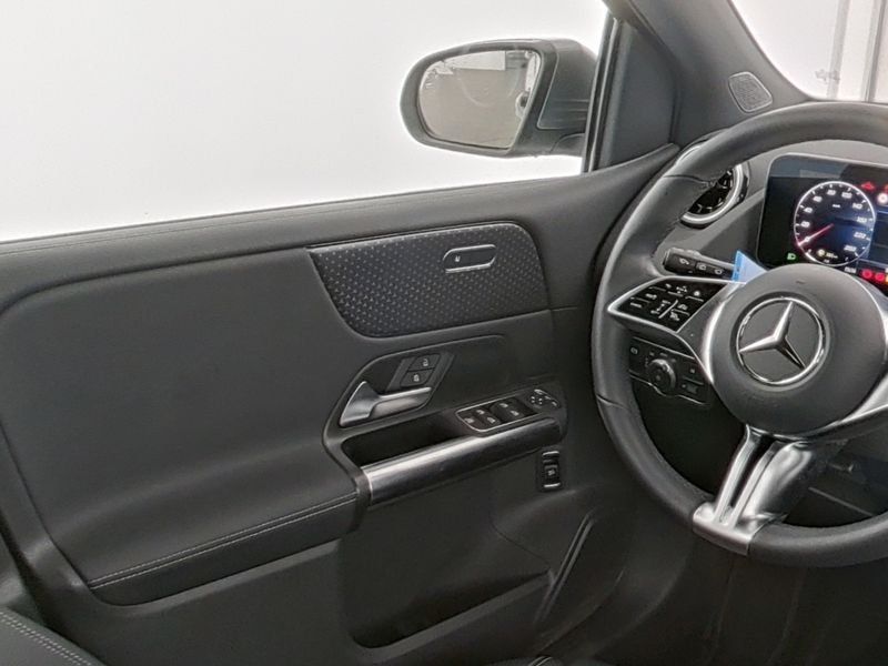 Fahrzeugabbildung Mercedes-Benz B 200 PROGRESSIVE*PANORAMA*CARPLAY*LED*EASY-PACK