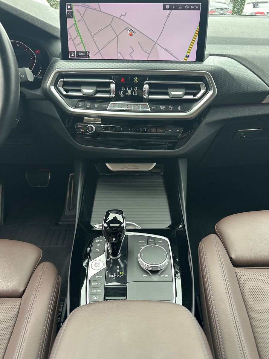 Fahrzeugabbildung BMW X3 xDrive20d NAV+LED+PANO+AHK+STHZ+HUD+SHZ+20ZO