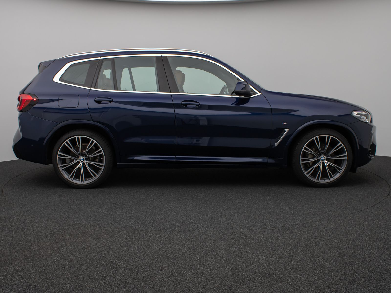 Fahrzeugabbildung BMW X3 xD30d M Sport Panoram Kamera DAB HiFi AHK 21"