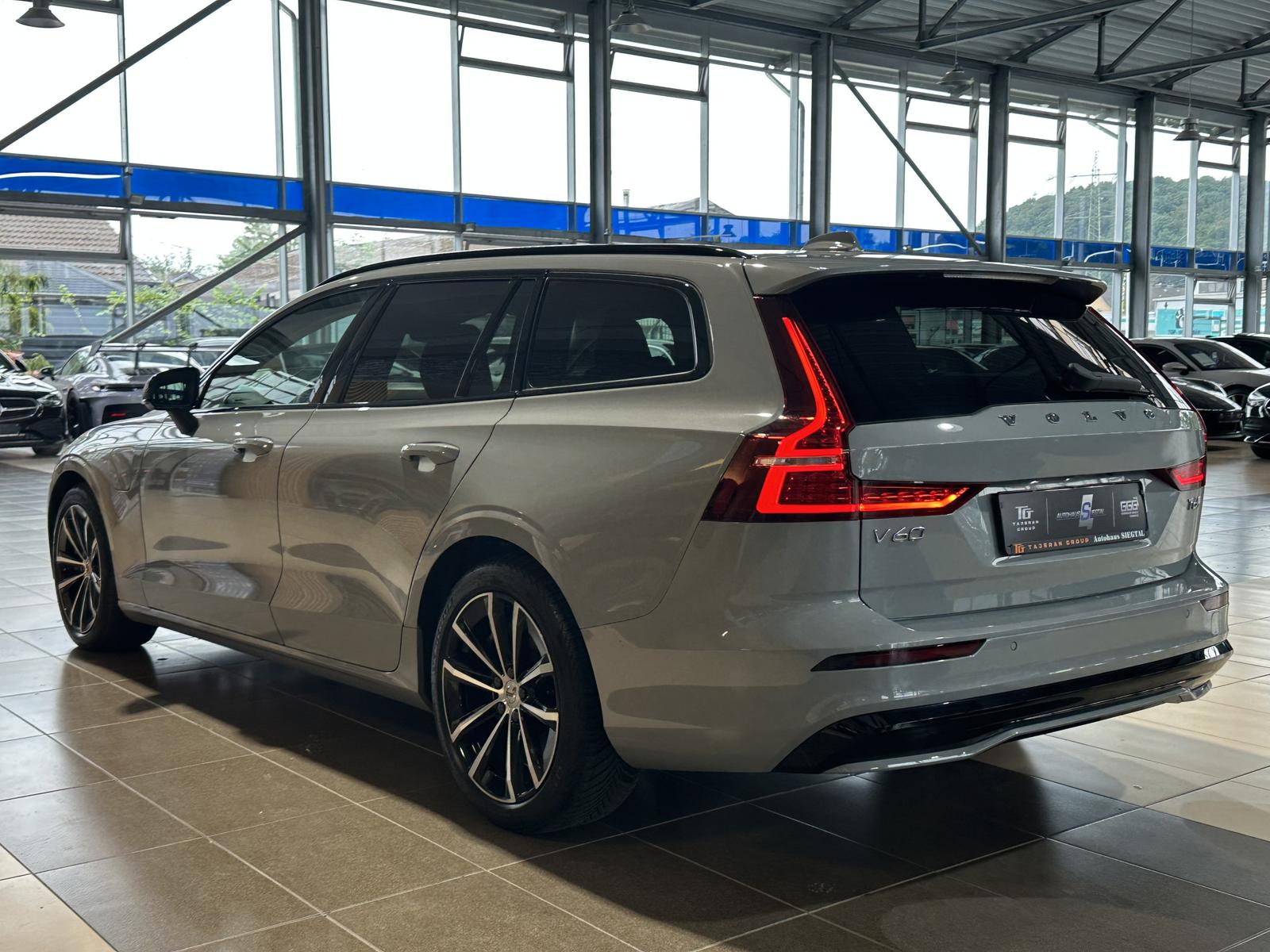 Volvo V60 Plus Dark Plug-In Leder R.Cam Memory AHK AWD, миниатюра 4