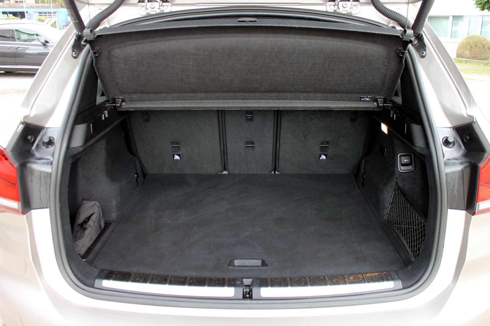 Fahrzeugabbildung BMW X1 xDrive 25e Sport Line Steptr ACC NAVI PDC KAM