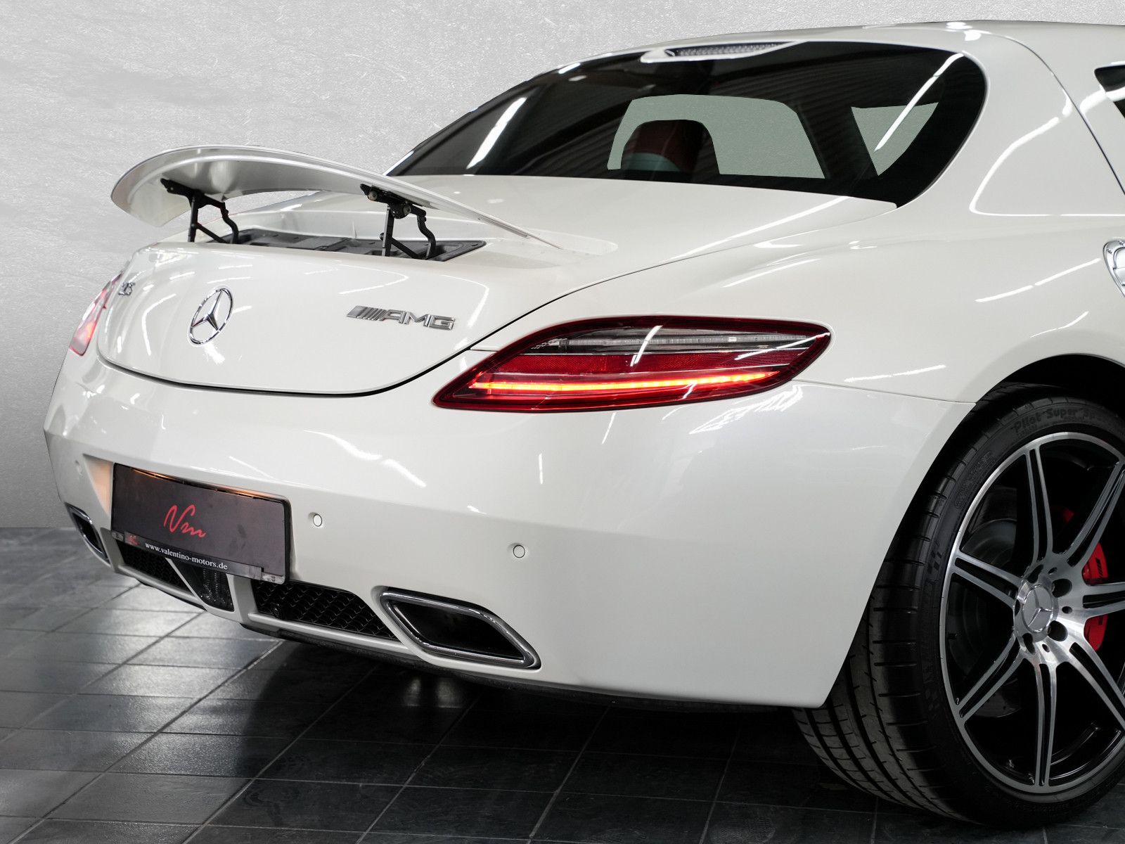 Fahrzeugabbildung Mercedes-Benz SLS AMG Coupe - designo Sonderlack|Carbon Interi