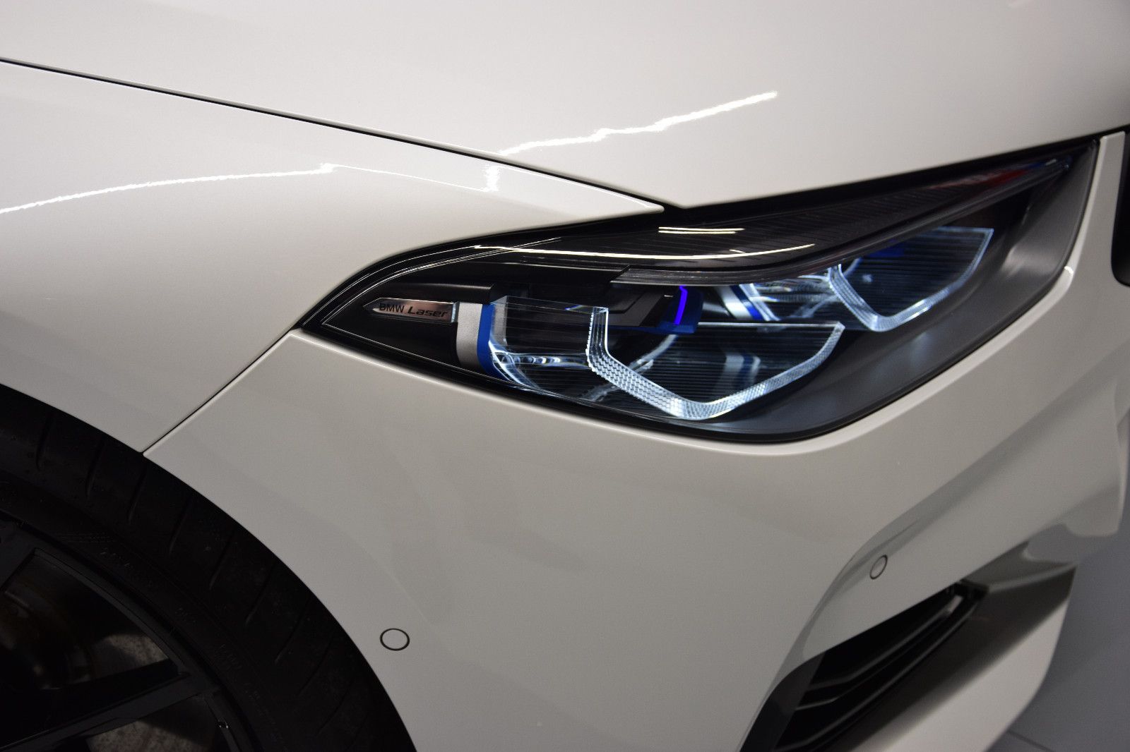 Fahrzeugabbildung BMW 840i M Sport Pro Cabrio HuD Sitzlklima Laser B&W