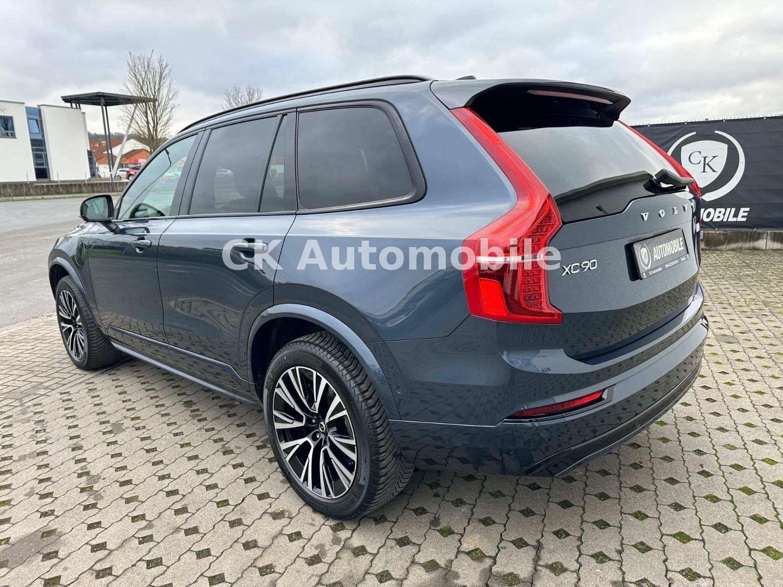 Fahrzeugabbildung Volvo XC90 T8 Ultimate Dark AWD/7 Sitze/Head-Up/LED
