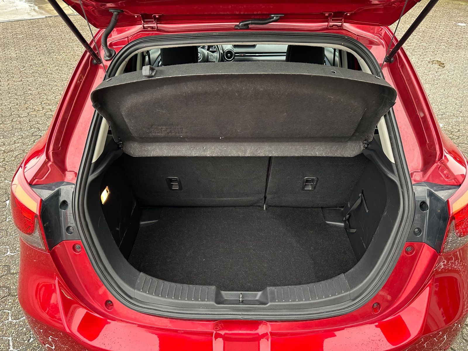 Fahrzeugabbildung Mazda 2 1.5 SKYACTIV-G 90 Nakama GRA/Sitzhzg/Einparkh