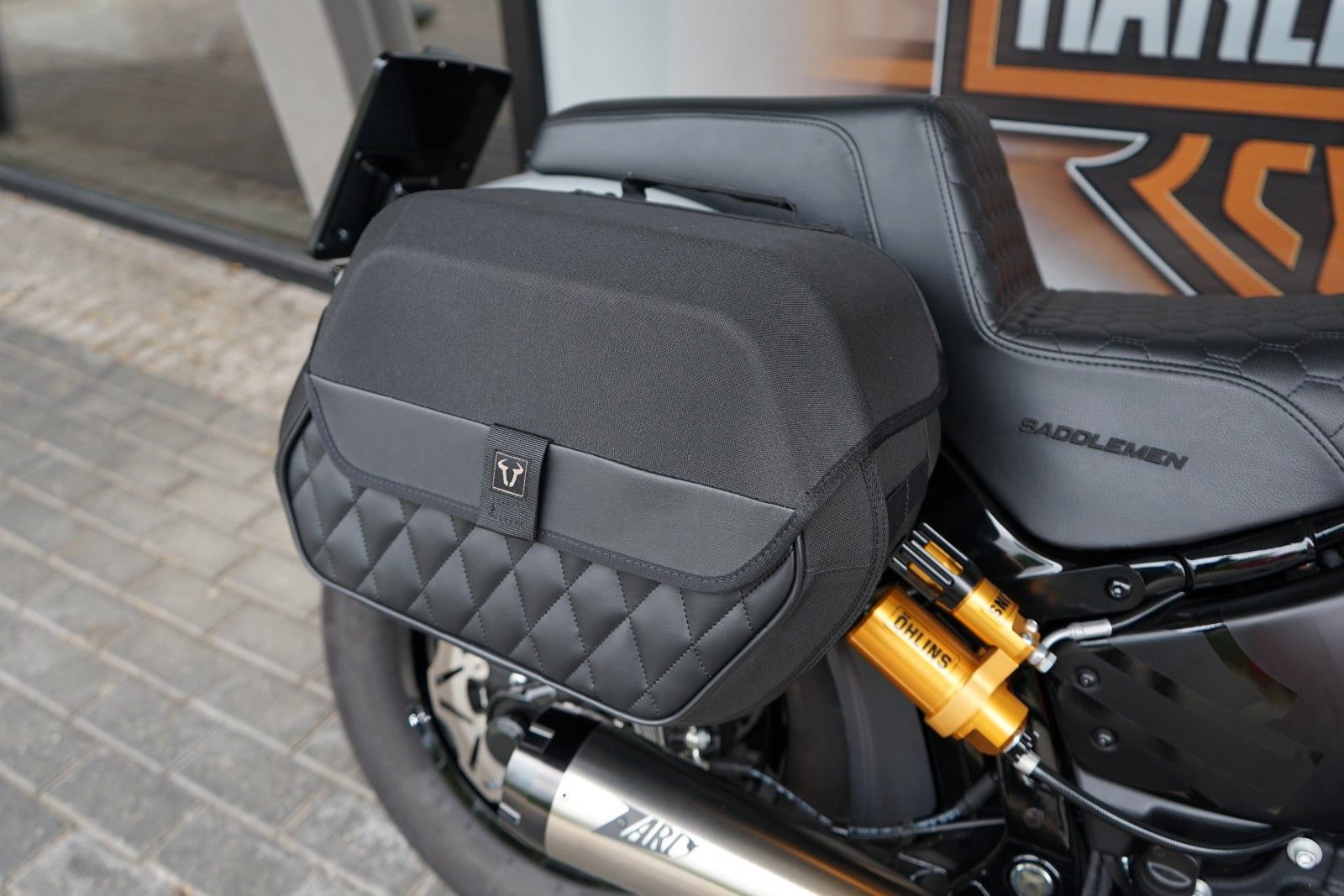 Fahrzeugabbildung Harley-Davidson Softail Street Bob 114 CLUBSTYLE Öhlins Zard DON