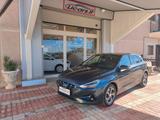 Hyundai i30 1.0 T-GDI iMT 48V 5 porte Prime - Hyundai i30 Prime mit Hybrid-Antrieb (Benzin/Elektro)