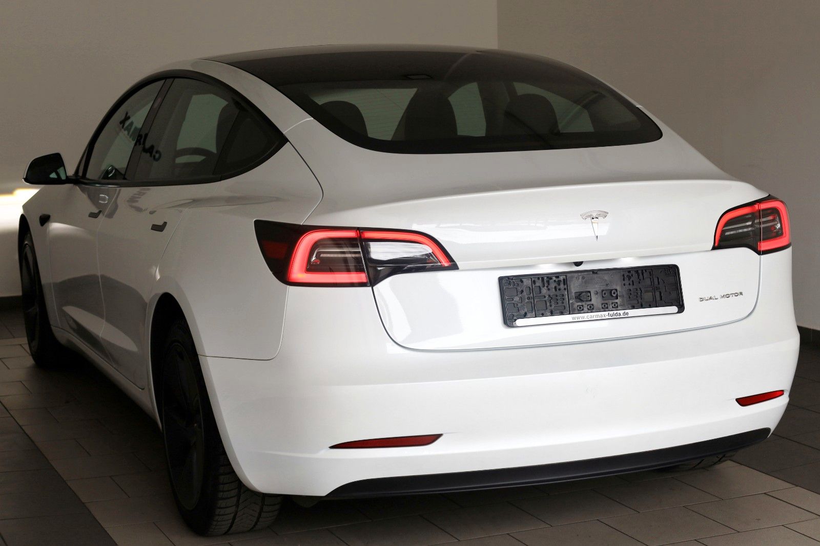 Fahrzeugabbildung Tesla Model 3 Long Range Dual AWD Leder,Navi,LED,Panor