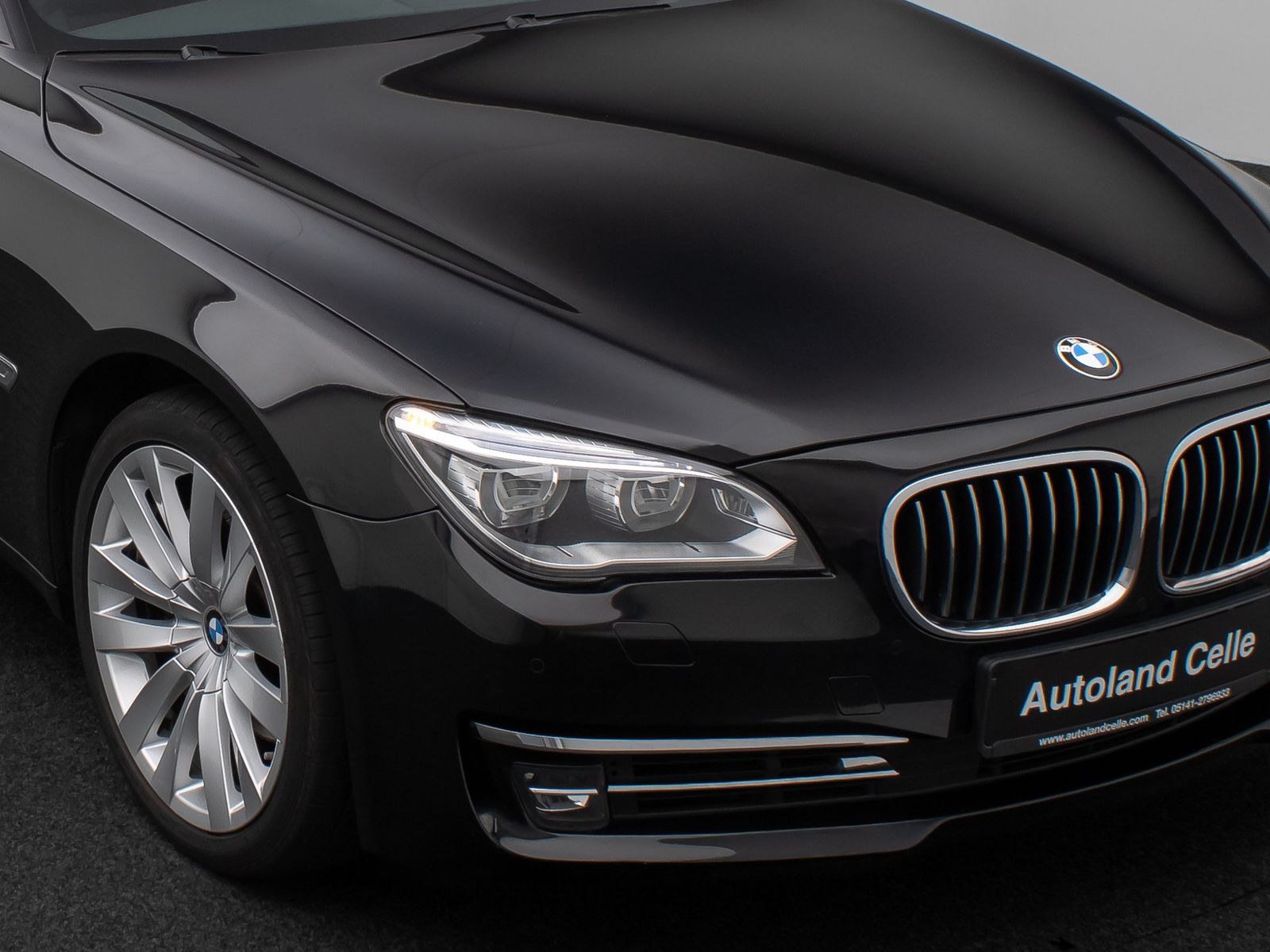 Fahrzeugabbildung BMW 740d xD Glasdach Kamera HUD HiFi Lenkrhzg SoftCl