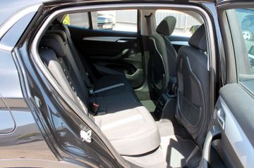 Fahrzeugabbildung BMW X2 sDr 20i Steptr. Adv Pano H&K HUD PDC LED WLan