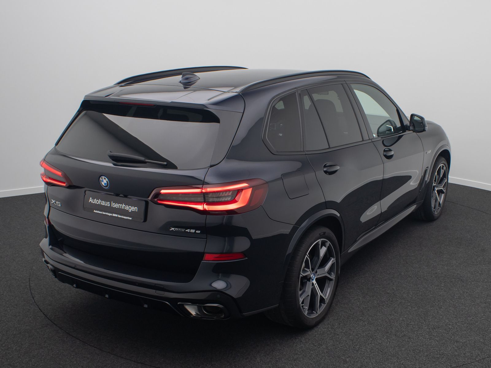 Fahrzeugabbildung BMW X5 xD45e M Sport HUD Kamera AHK Alarm DAB 21Zoll