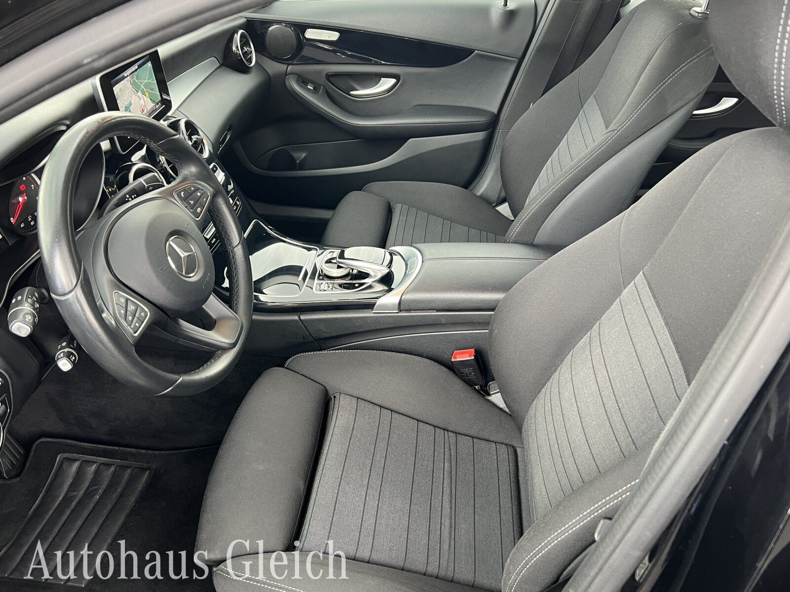 Fahrzeugabbildung Mercedes-Benz C 400 4MATIC T-Modell AVANTGARDE Exterieur/Navi