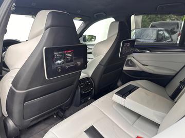 2017 BMW M5 — миниатюра 17