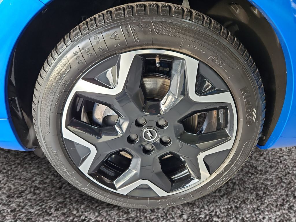 Fahrzeugabbildung Opel Grandland PHEV 4x4 1.6 DI Ultim Night Vision