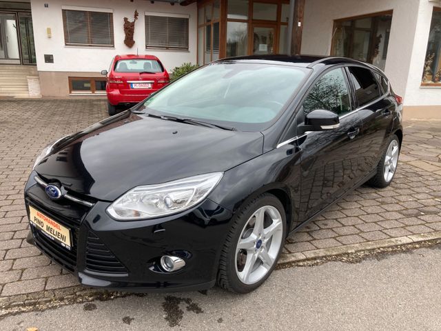 Ford Focus Lim. Titanium, Navi  18 Zoll LM-Felgen