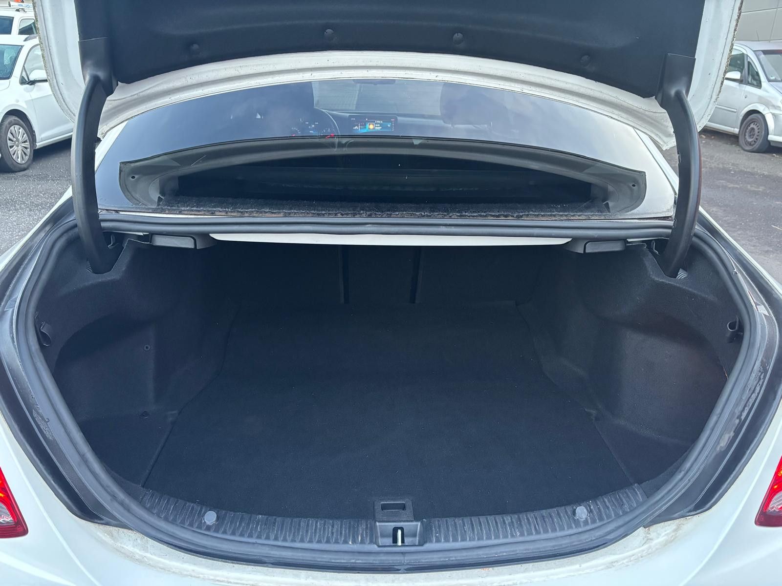 Fahrzeugabbildung Mercedes-Benz C 180 d Limo 9G-TR. Avantgarde Night-APPS-PDC-