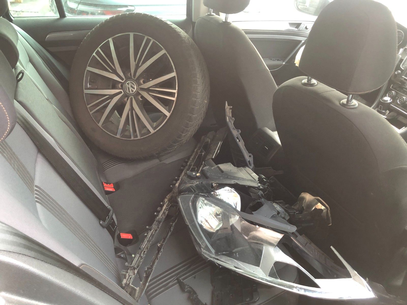 Fahrzeugabbildung Volkswagen Golf VII Variant Allstar Unfall Front