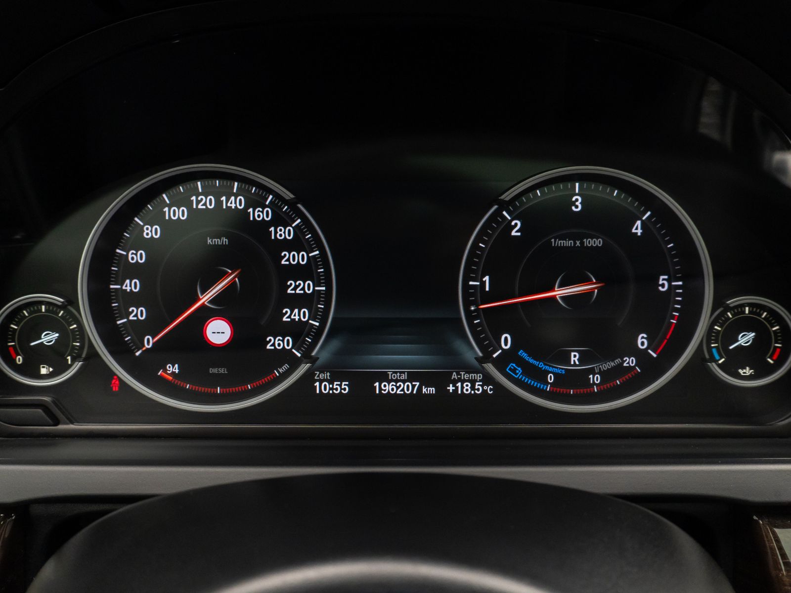 Fahrzeugabbildung BMW 740d xD Glasdach Kamera HUD HiFi Lenkrhzg SoftCl