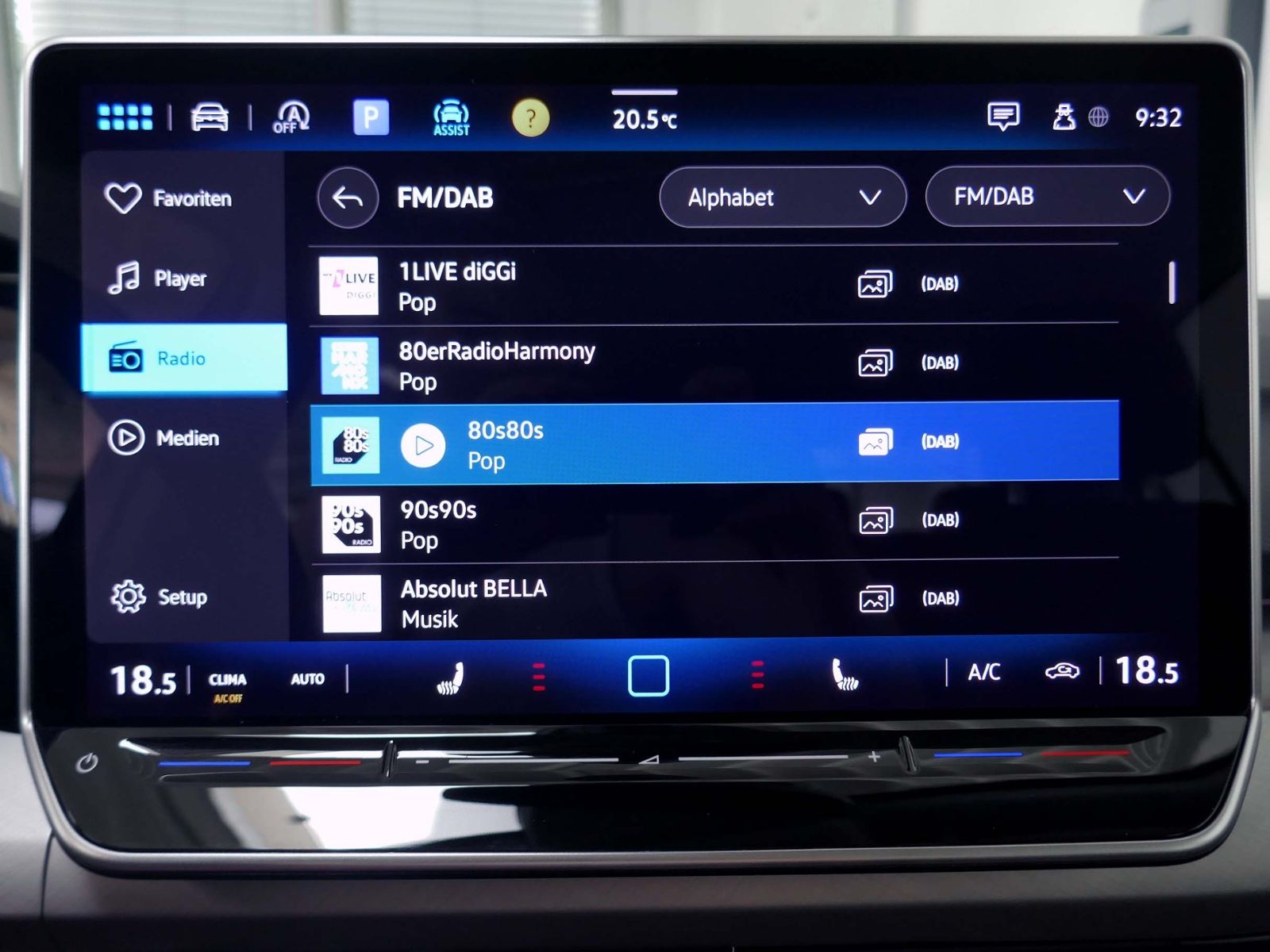 Fahrzeugabbildung Volkswagen Golf VIII Life 1.5 TSI | LED PDC ACC Navi