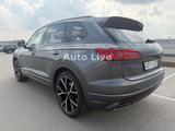 Volkswagen Touareg 3.0 TSI*R LINE*BlackS*PAN*MATRI*LUFT*VOL - gebrauchte VW Touareg aus dem Jahr 2021