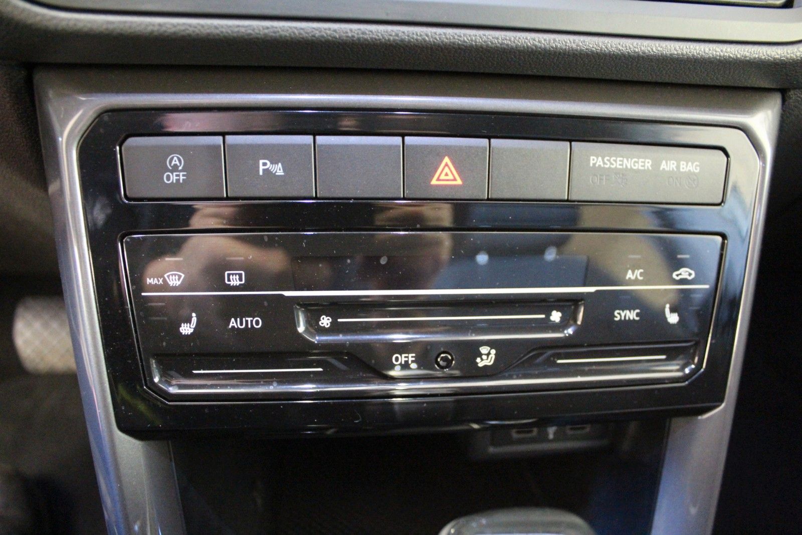 Fahrzeugabbildung Volkswagen T-Cross 1.0 TSI DSG *Sitzhzg*Kamera*AHK