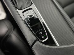 VOLVO V90 Cross Country D5 ALLRAD / 1.HD /235PS /B&W VOLVO V90 Cross Country D5 ALLRAD / 1.HD /235PS /B&W