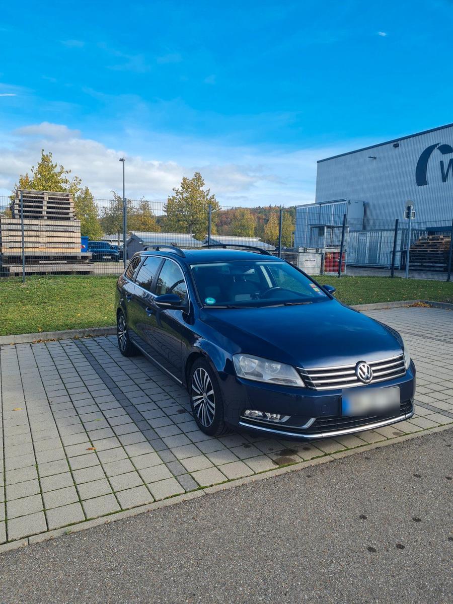 Volkswagen Passat 2011 — салон